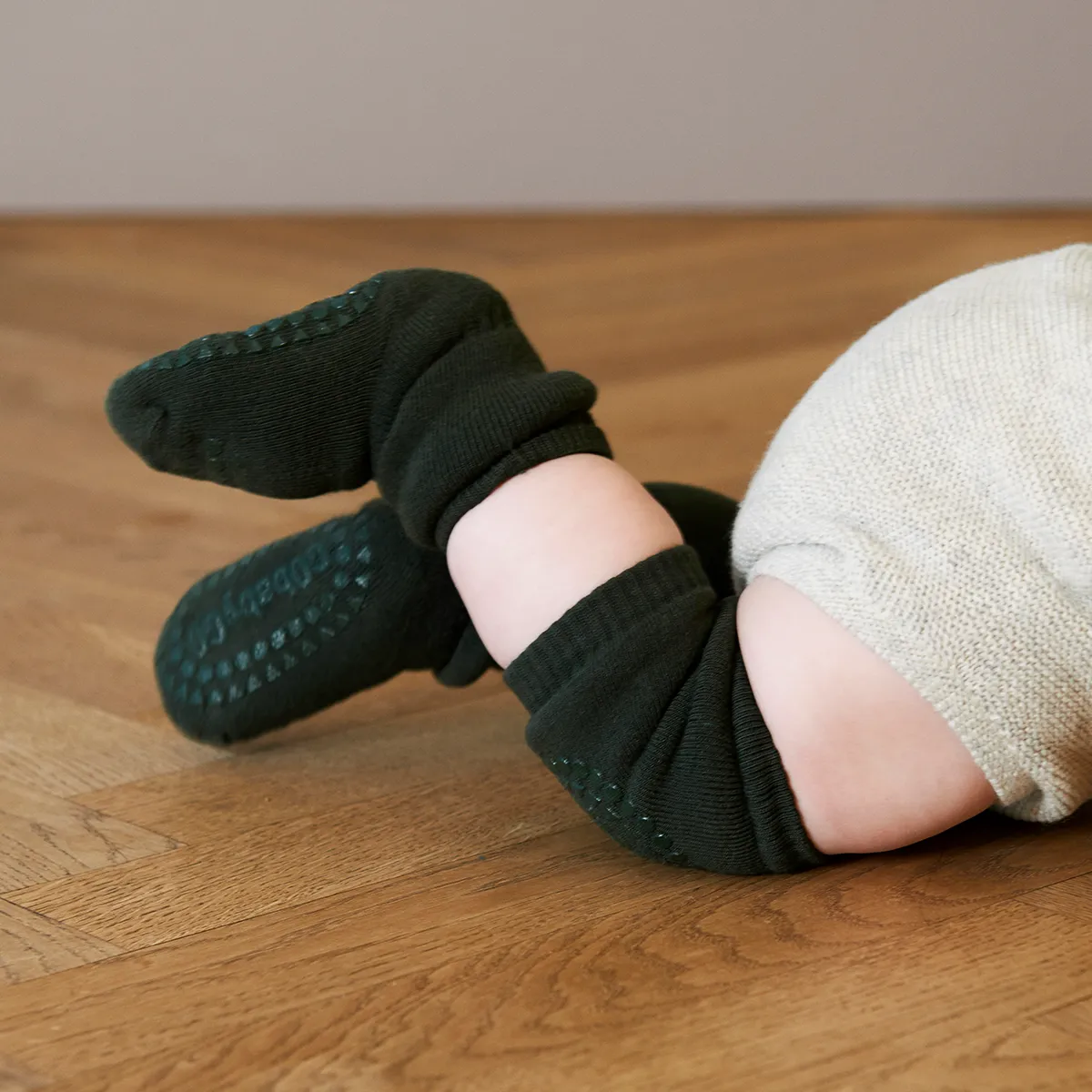 Baby anti-slip knee pad with grip for crawling - Forest Green