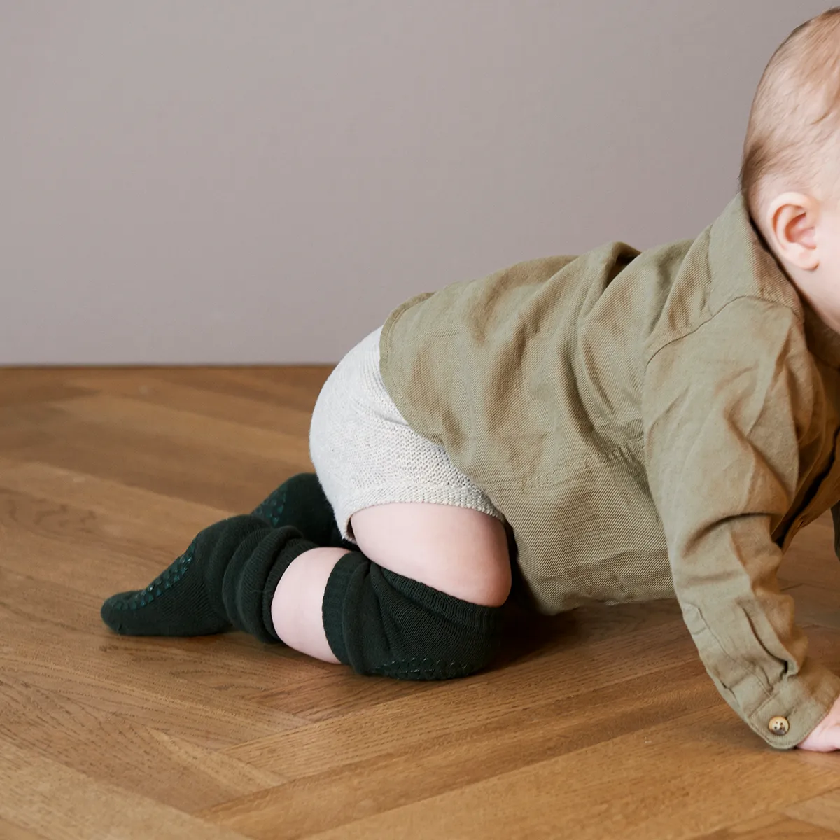Baby anti-slip knee pad with grip for crawling - Forest Green
