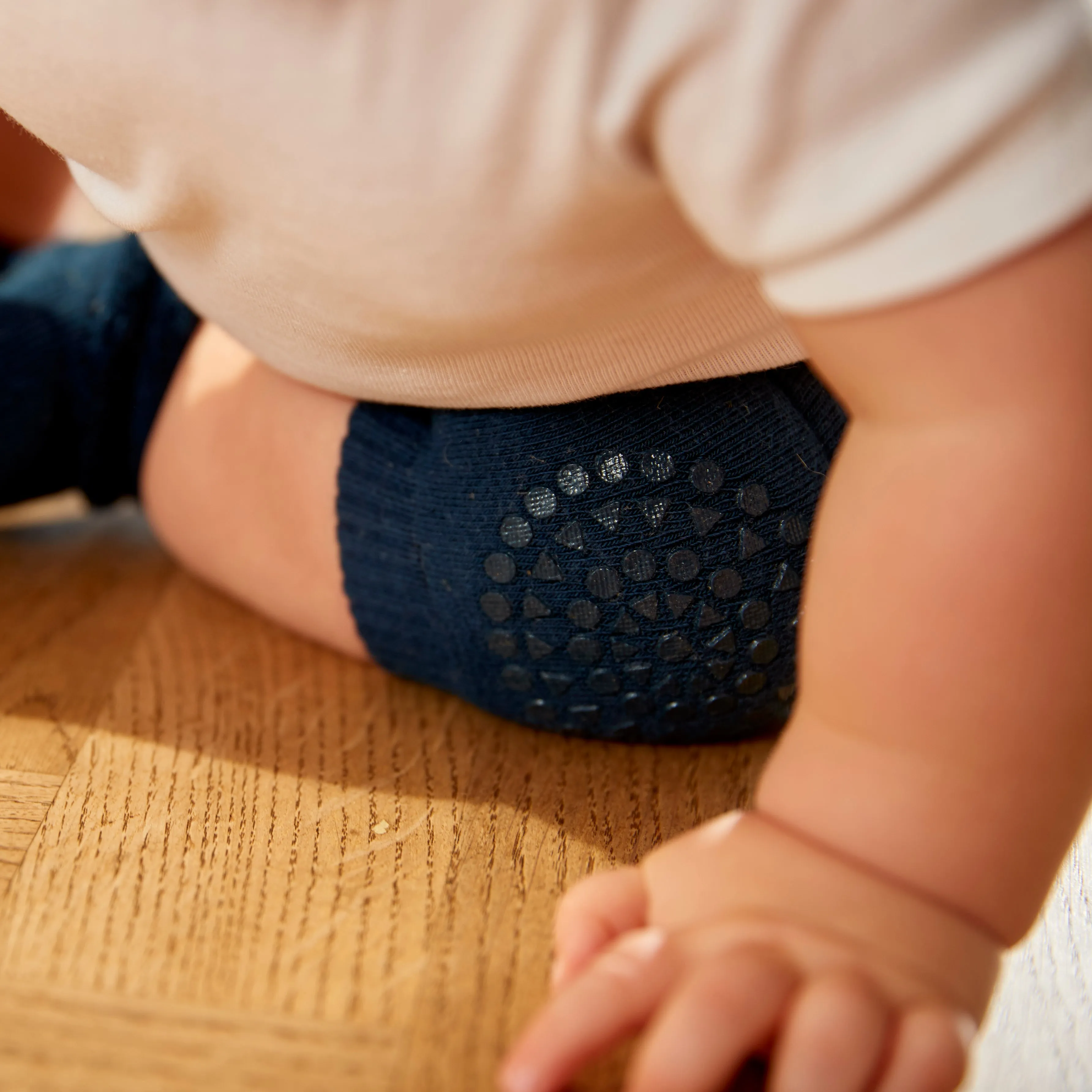 Baby anti-slip knee pad with grip for crawling - Navy Blue